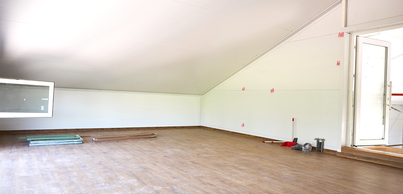 Швидкомонтований склад із мезонінною платформою для компанії 