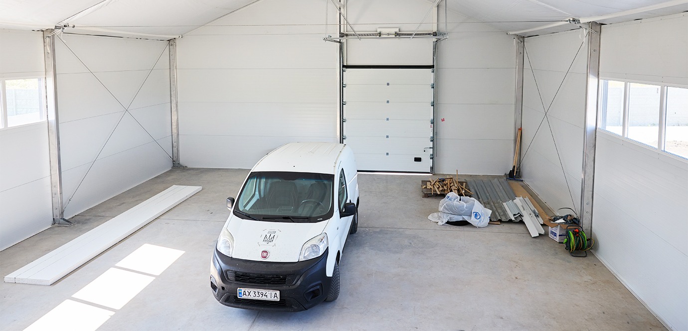 Швидкомонтований склад із мезонінною платформою для компанії 