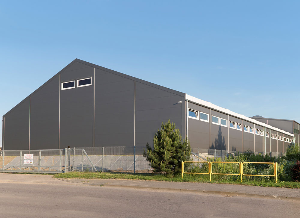 Тепла швидкомонтована споруда. Площа більше ніж 800 кв.м