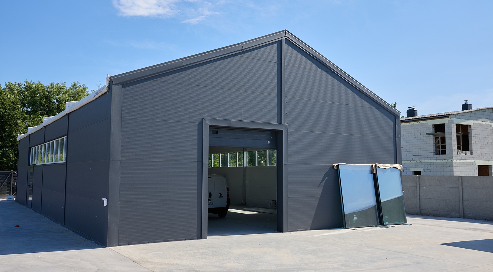 Швидкомонтований склад із мезонінною платформою для компанії 