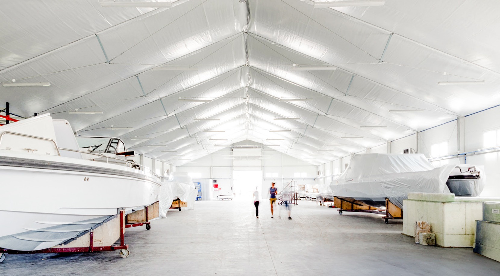 Утеплений виробничий цех для верфі з будівництва яхт у Польщі