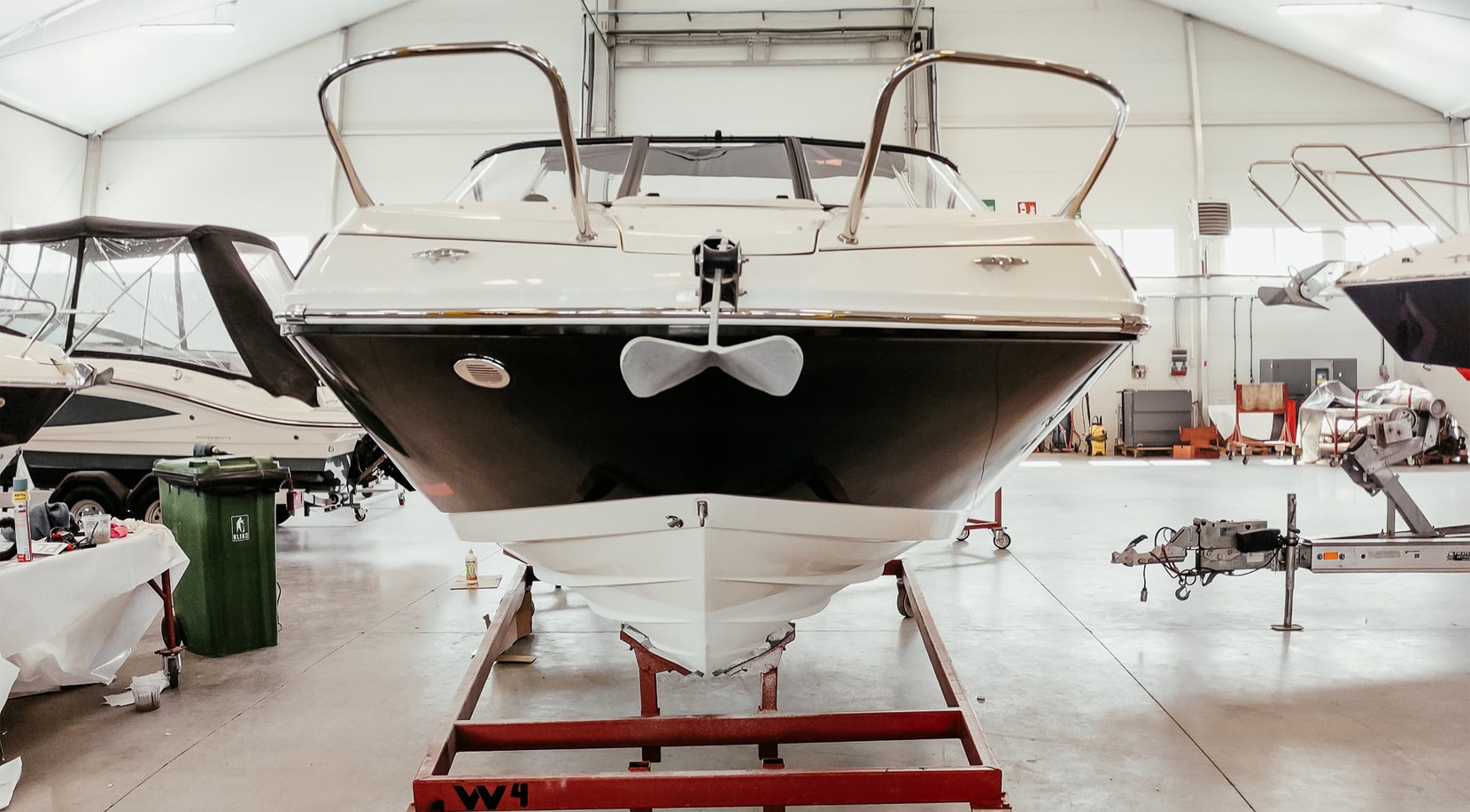 Утеплений виробничий цех для верфі з будівництва яхт у Польщі